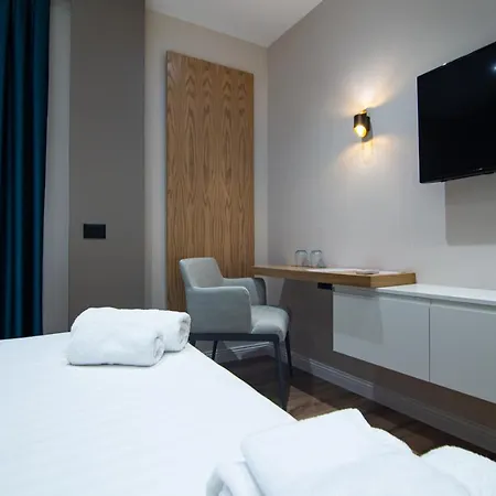 Paradise Point * Korce